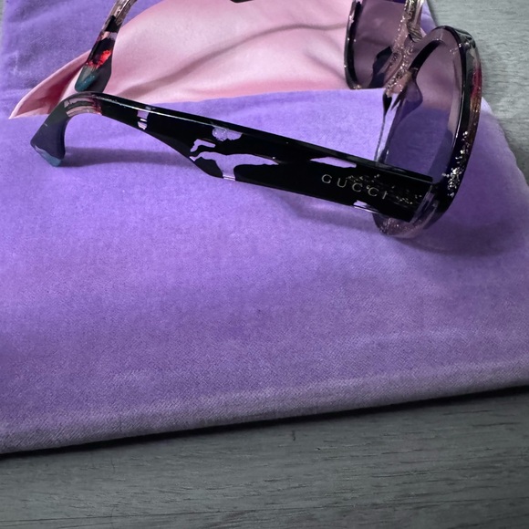 Gucci Women's Black and Purple Sunglasses - Picture 5 of 6